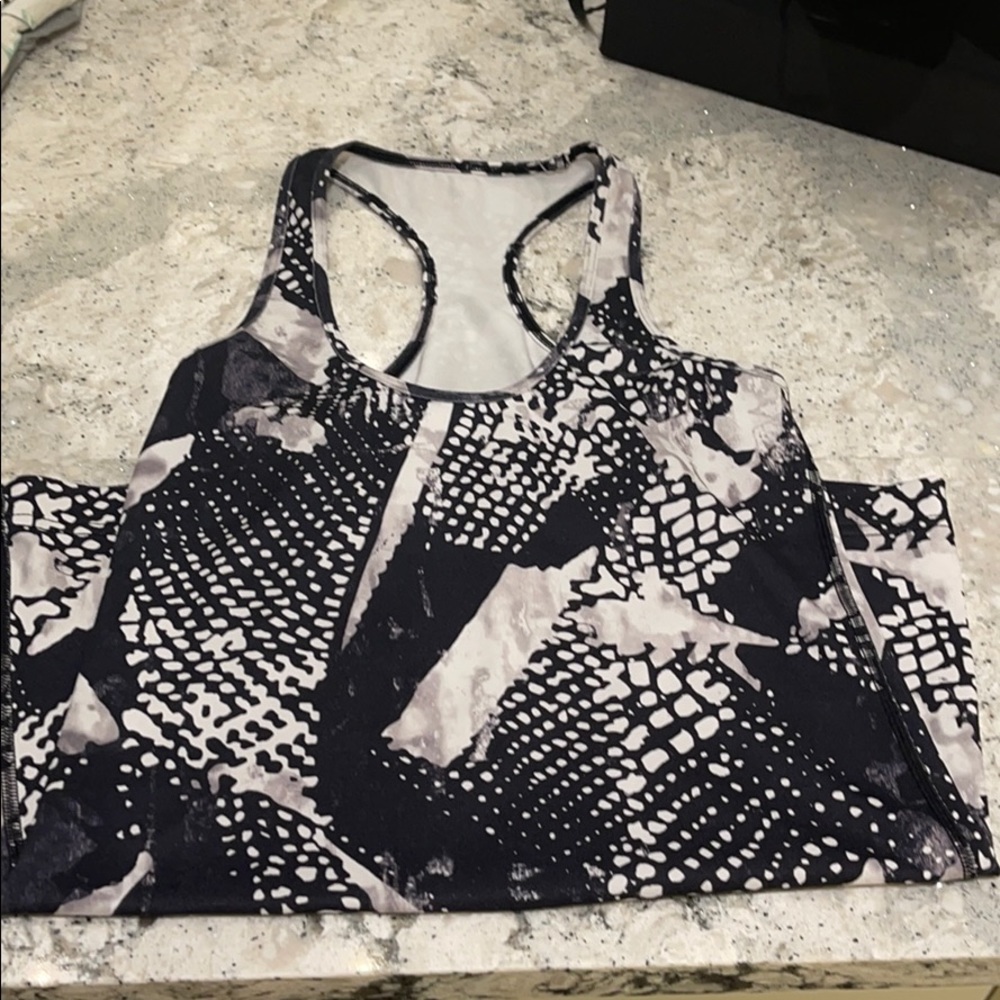 Lululemon Razorback tank - Picture 4 of 4